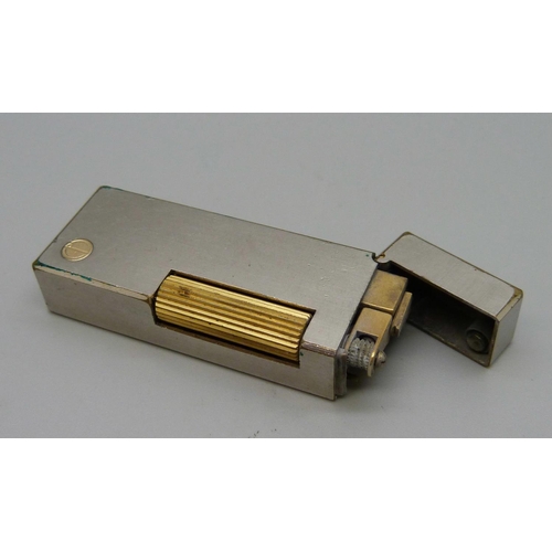 895 - A Dunhill lighter, boxed