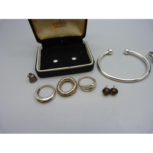 898 - Silver jewellery including amber set