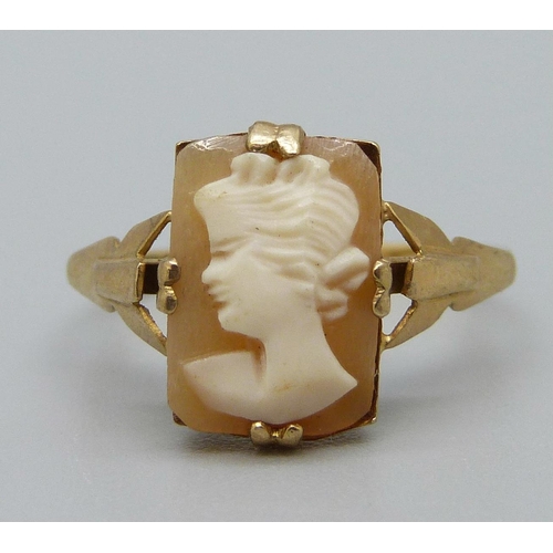 931 - A 9ct gold cameo ring, 2.1g, Q