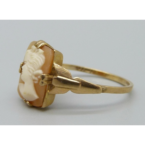 931 - A 9ct gold cameo ring, 2.1g, Q