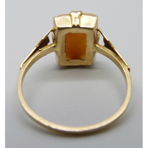 931 - A 9ct gold cameo ring, 2.1g, Q