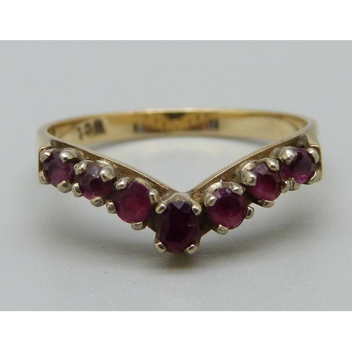 935 - A 9ct gold, seven red stone ring, 2.2g, O