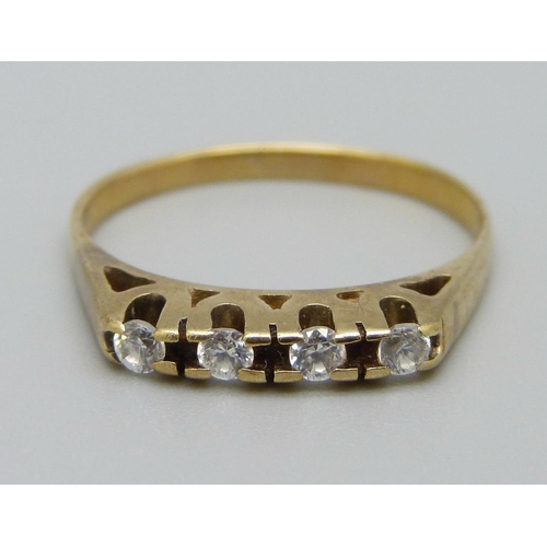 938 - A 9ct gold, four stone ring, 2.1g, P