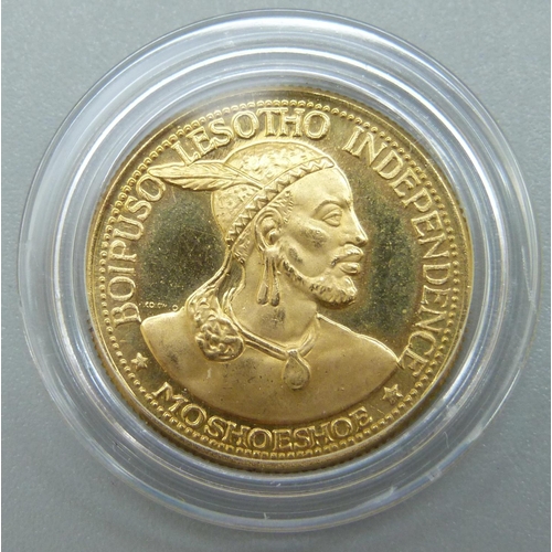 947 - A 1966 2 Maloti gold coin, 7.9g, 22ct gold