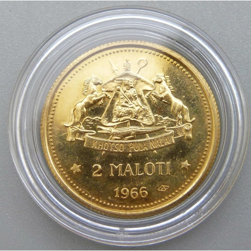 947 - A 1966 2 Maloti gold coin, 7.9g, 22ct gold