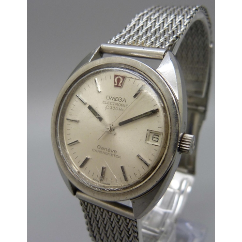 975 - An Omega Electronic f300Hz chronometer wristwatch, on an Omega bracelet strap