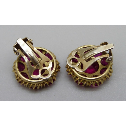 989 - A pair of silver gilt and red stone cluster earrings, 14mm