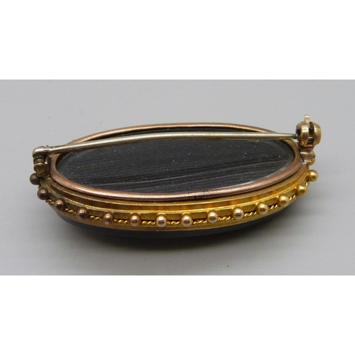 996 - A late Victorian yellow metal, pearl and onyx memorial brooch, total weight 14.8g, 42mm