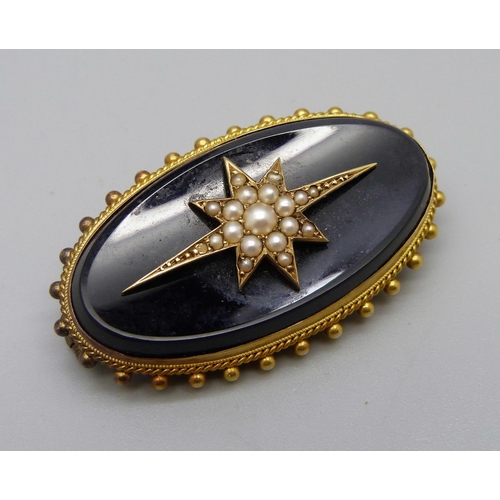 996 - A late Victorian yellow metal, pearl and onyx memorial brooch, total weight 14.8g, 42mm