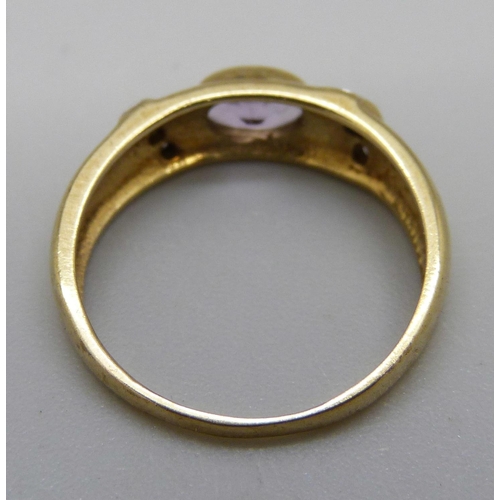 999 - A 9ct gold, amethyst and diamond ring, 2.3g, M