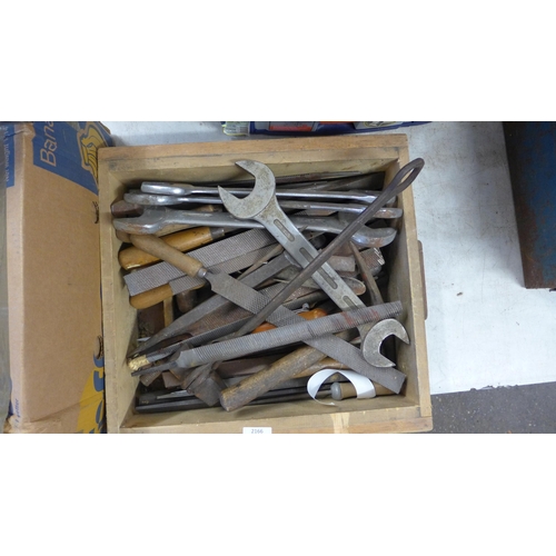 2166 - Two boxes, approx 100, assorted hand tools