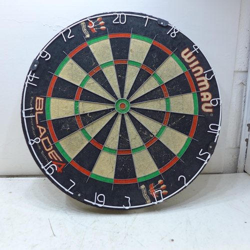 2184 - Winmau Blade 4 dartboard