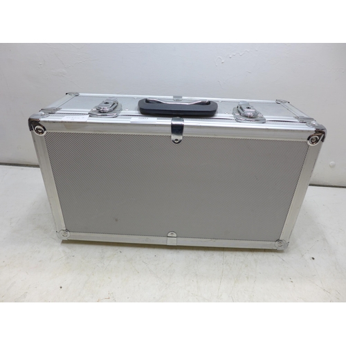 2002 - Aluminium flight case with removeable lid - 17