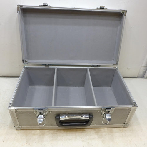 2002 - Aluminium flight case with removeable lid - 17