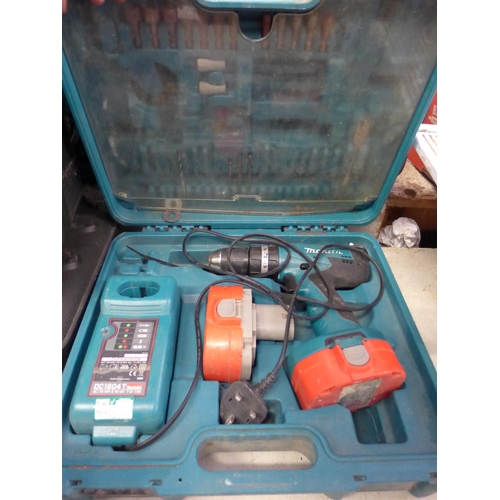 2029 - Makita site radio & Makita 18v cordless drill with charger