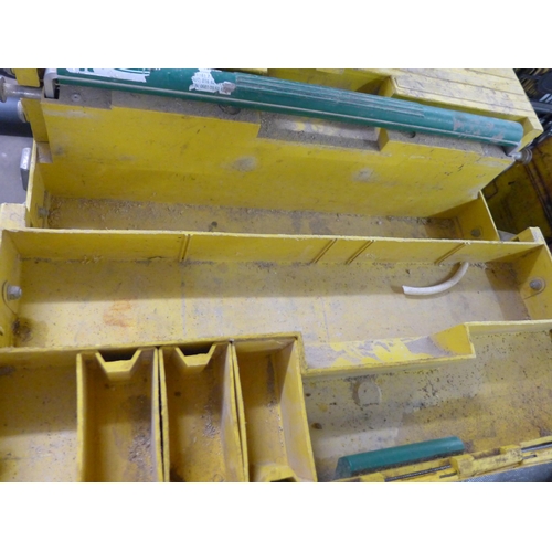 2090 - Maco plastic cantilever tool box