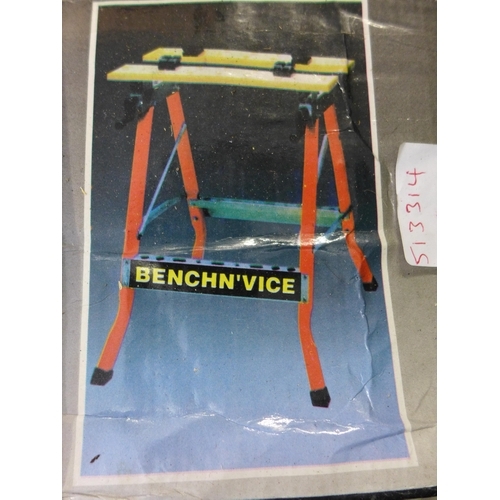 2116 - Am-Tech multi-purpose work bench and Telescopic  painting tool