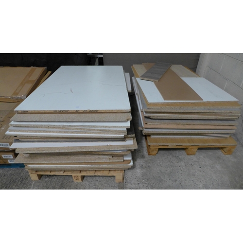 3195 - 2 Pallets of off-cuts chip board * This lot is subject to VAT