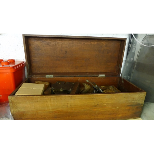 2195 - Carpenter's wooden tool box with a quantity of woodworking tools including a Record No.4 plane