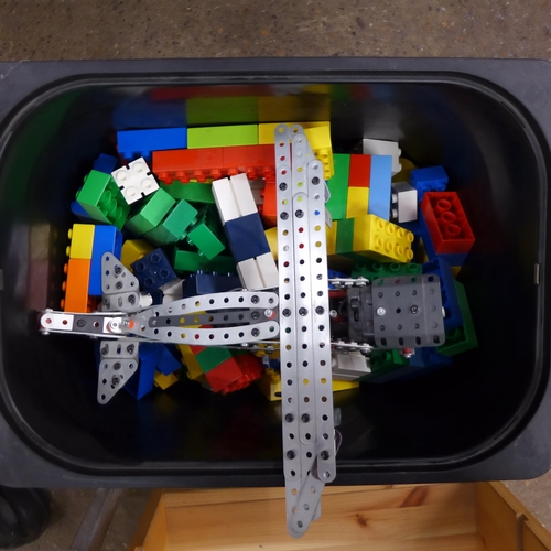 2245 - A four drawer unit with tubs of Lego and toy cars