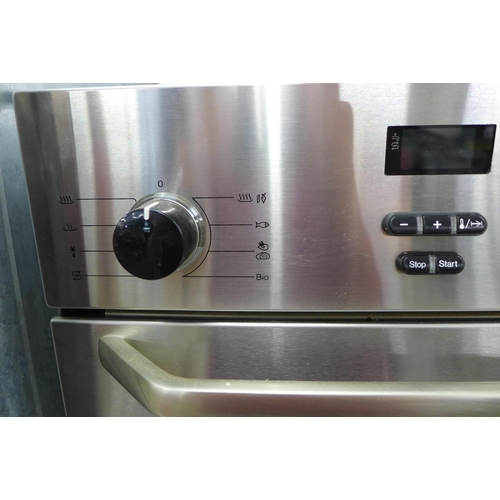 2261 - A Miele stainless steel steam oven, working when uninstalled.