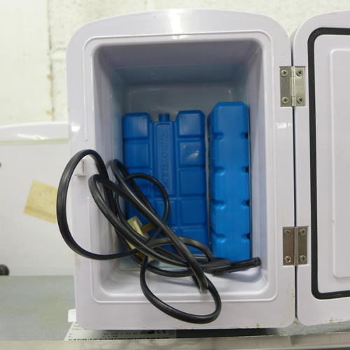 2262 - Two mini fridges and two cooling bricks