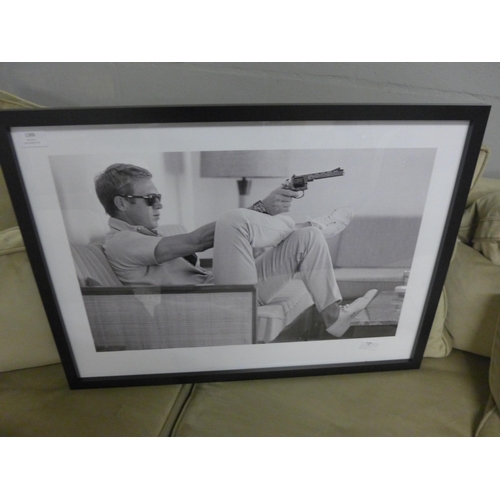 1388 - A Time Life framed  Print (Steve Mcqueen - Pistols) 60X80(PPR5126823)