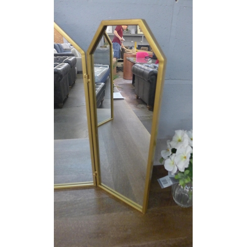 1463 - A gold painted dressing table mirror