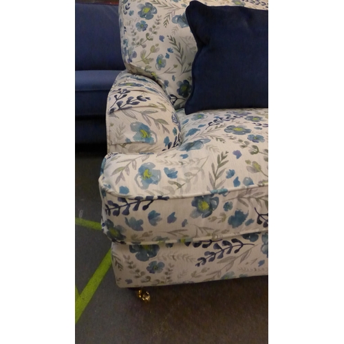 1587 - An Ashleigh Flex vador floral blue two seater sofa