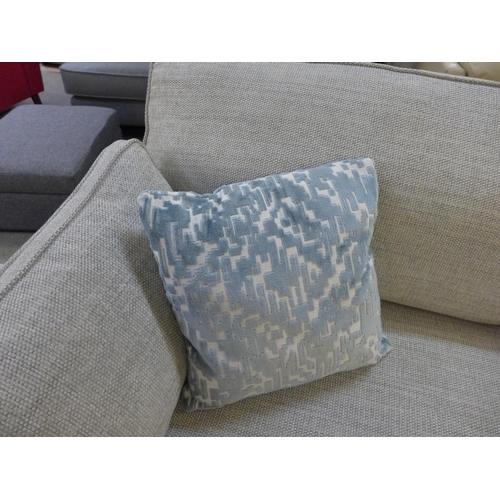 1597 - An Idaho Keeper linen fabric loveseat