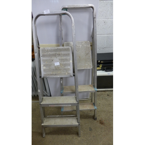 2246 - Two sets of 3 rung aluminium step ladders