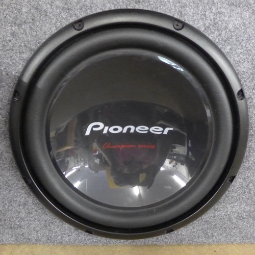 2253 - Pioneer 2000W subwoofer, car base unit