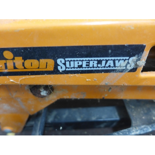 2288 - Triton Super Jaws heavy duty clamping system