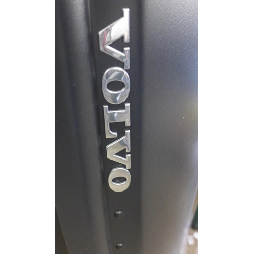 2321 - Volvo roof rack top box, open, no key