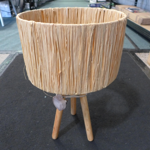 3098 - Rustic wood 3-leg table lamp