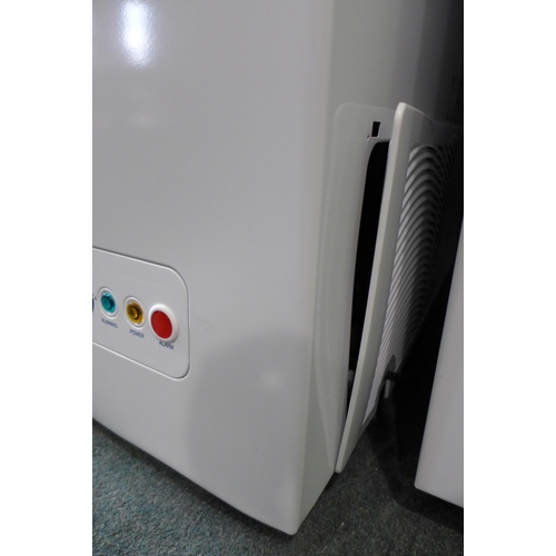 3290 - White Hisense 302l Chest Freezer (model no.:- FC403D4AW1), original RRP £899.96 inc. VAT * This lot ... 