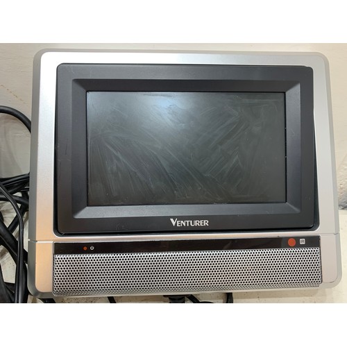 2252 - In-car DVD player with two screens