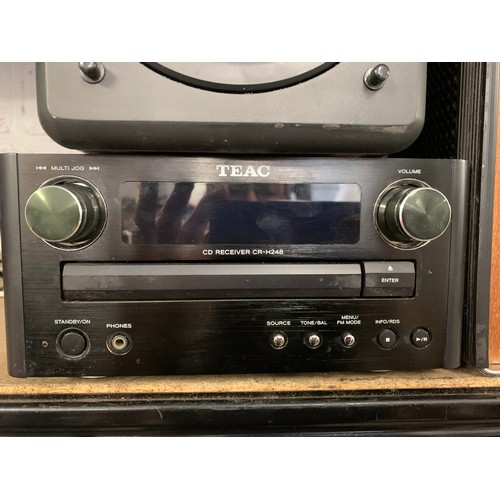 2299a - A Teac CR-H248 CD/MP3/CD player and a pair of JVC SP-UXD88 30w bookshelf speakers - W