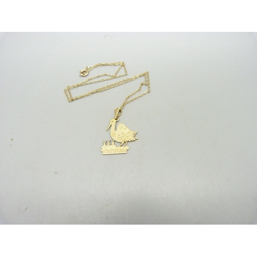 1022A - A 9ct gold 'stork' pendant on a 9ct gold chain, total weight 3.7g