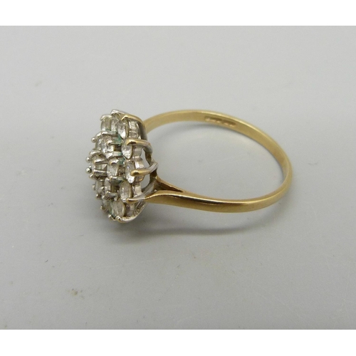 1033 - A 9ct gold cluster ring, 2.5g, S