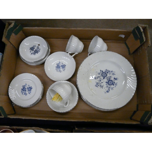 1066 - Five boxes of dinnerwares, various makers and patterns **PLEASE NOTE THIS LOT IS NOT ELIGIBLE FOR PO... 