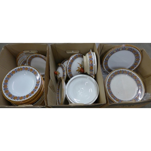 1077 - A Royal Doulton Cellini dinner service **PLEASE NOTE THIS LOT IS NOT ELIGIBLE FOR POSTING AND PACKIN... 