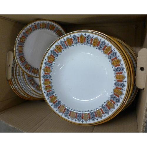 1077 - A Royal Doulton Cellini dinner service **PLEASE NOTE THIS LOT IS NOT ELIGIBLE FOR POSTING AND PACKIN... 