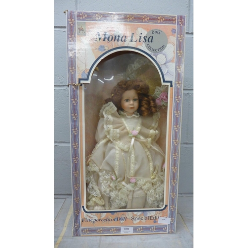 1082 - A Mona Lisa porcelain doll, boxed