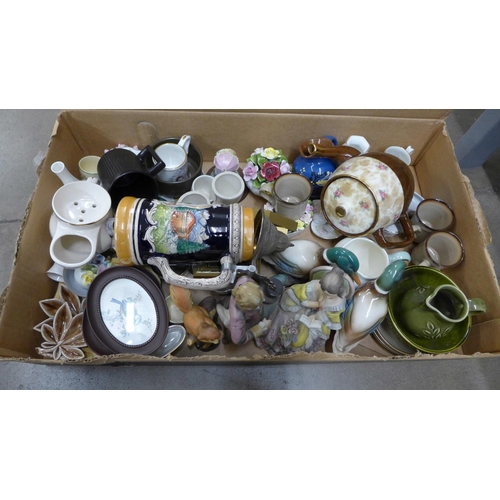 1094 - A box of mixed china **PLEASE NOTE THIS LOT IS NOT ELIGIBLE FOR POSTING AND PACKING**