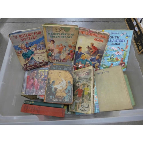 1095 - A collection of mid 20th Century children's books **PLEASE NOTE THIS LOT IS NOT ELIGIBLE FOR POSTING... 