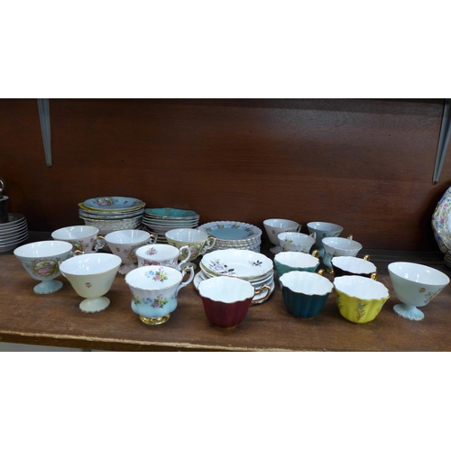 665 - Decorative cups and saucers, including Royal Stuart, Royal Albert, Queen's, etc., thirteen duos and ... 