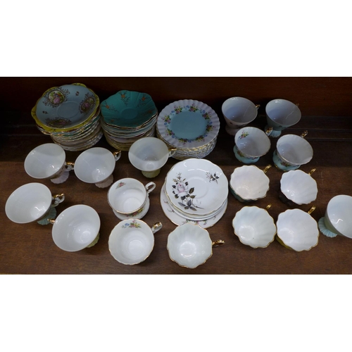 665 - Decorative cups and saucers, including Royal Stuart, Royal Albert, Queen's, etc., thirteen duos and ... 