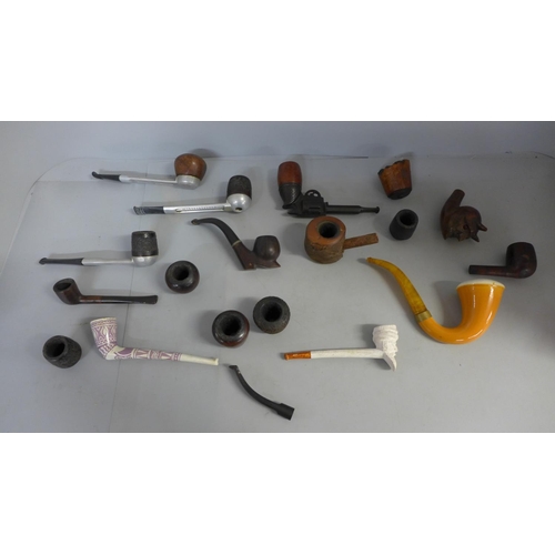 670 - A collection of novelty pipes