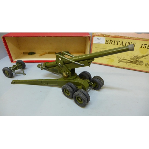 712 - A Britains 155mm model gun, boxed